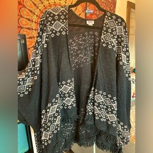 Black and white Aztec tribal boho hippie poncho women’s small/medium